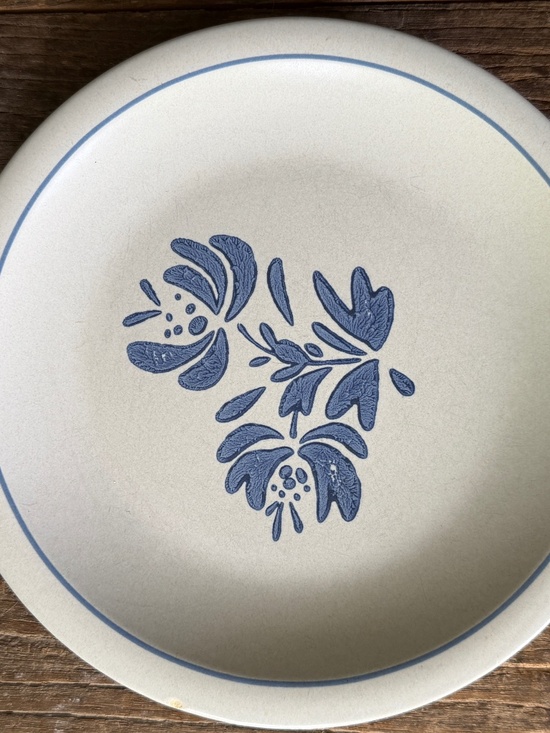 Other - Vintage Pfalzgraff Yorktowne 10" Dinner plate